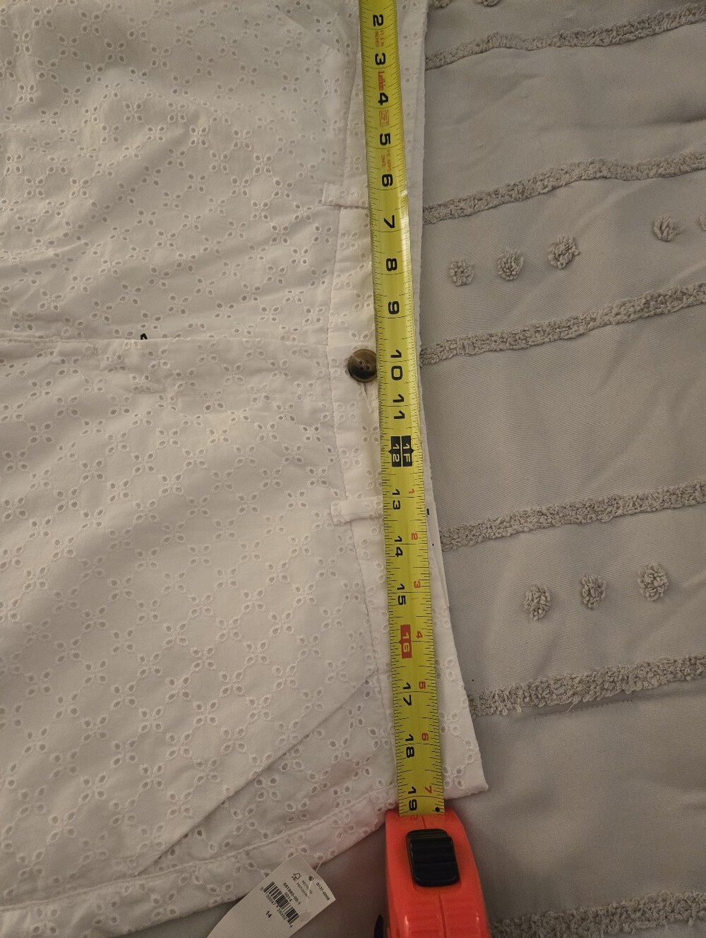 Old Navy White Eyelet High-Rise Everyday Shorts - Picture 8 of 8